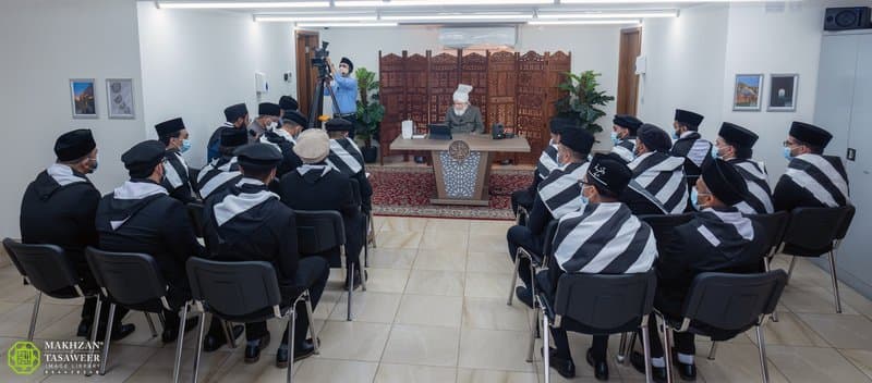 Huzoor guides khuddam of USA’s Southwest Region on how to navigate Western education and societal values