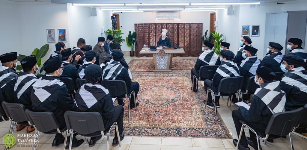 Guidance for expectant parents: Khuddam from MKA USA’s Midwest Region meet Huzoor