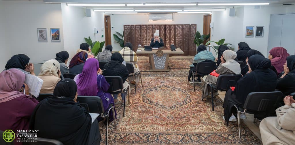 ‘Your real task is to mobilise the inactive’: National amila of Lajna Imaillah Canada meets Huzoor