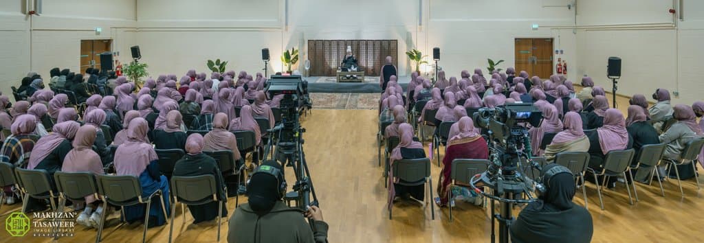 ‘Establish your identity and become ambassadors for the Khalifa’: Students from AMWSA Canada meet Huzoor