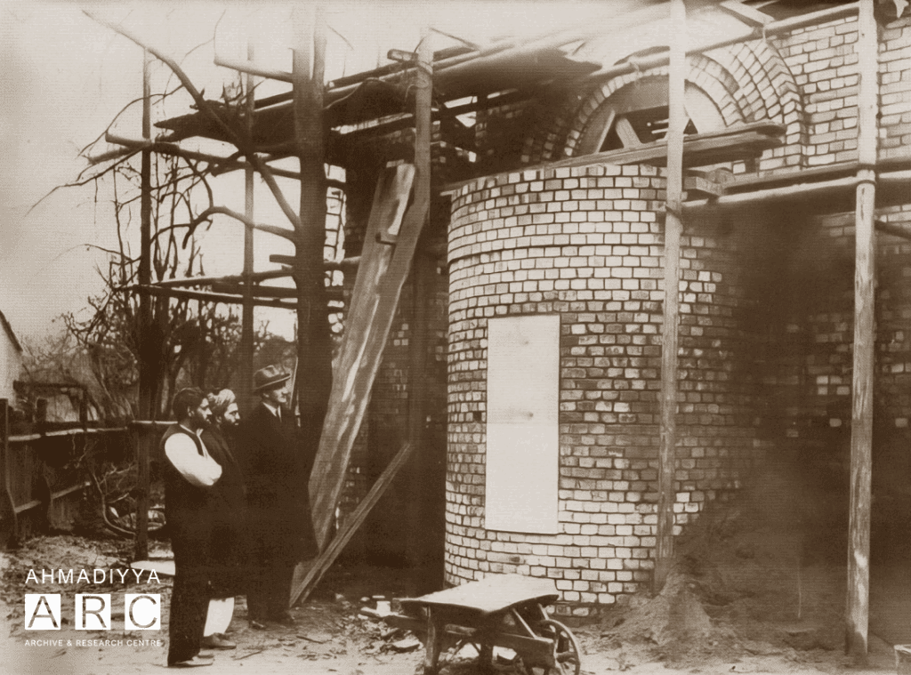 Fazl Mosque under construction