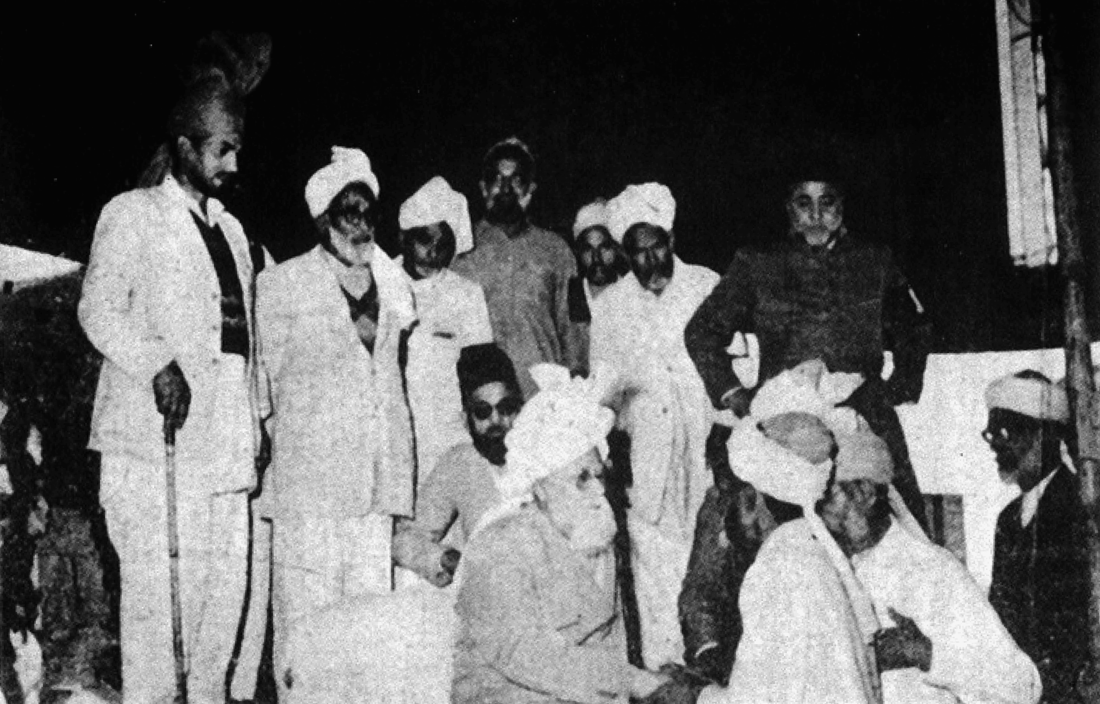 This Week in History: 24-30 July Hazrat Khalifatul Masih II (ra) blessing an Ijtema of Ansarullah