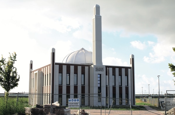 Holland Jamaat: In the blessed presence of Khilafat