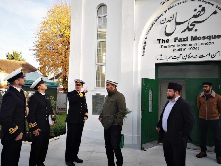 Admiral Meets Huzoor a.a. at Fazl Mosque