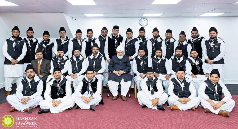 MKA Canada Have Audience With Huzoor a.a.