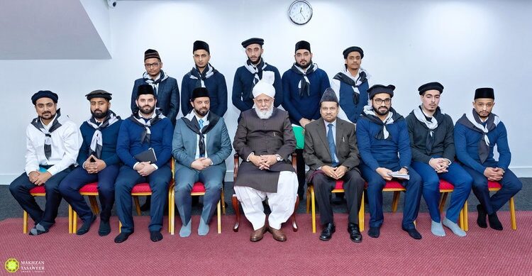 French Khuddam Amila Meets Huzoor a.a.