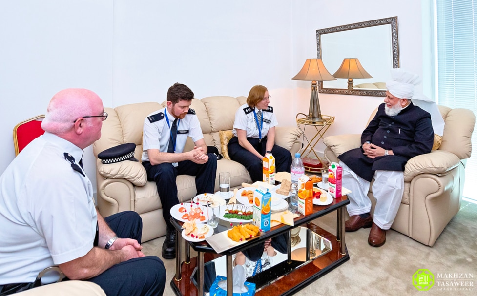 Leader of South West Metropolitan Police Meets Huzoor a.a. 1 Webp.net resizeimage 7