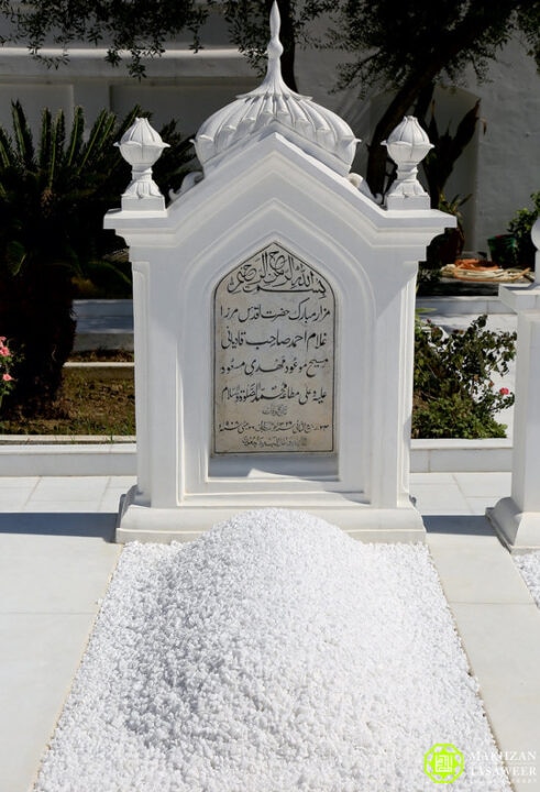 rsz image of the promised messiahs as grave