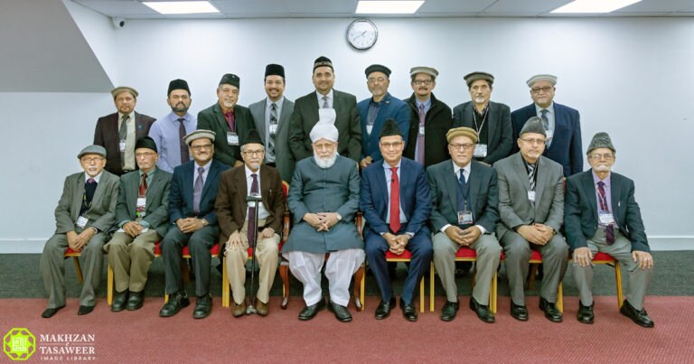USA Talim-ul-Quran & Waqf-e-Arzi team travel to London for Mulaqat