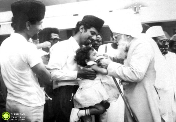 Hazrat Khalifatul Masih V – A loving father, a unique role model 3 K5292
