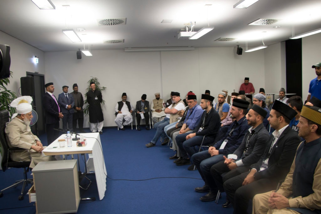 “Ahmadiyyat changed my life” – New converts attend mulaqat with Huzoor 1 rsz img 0315
