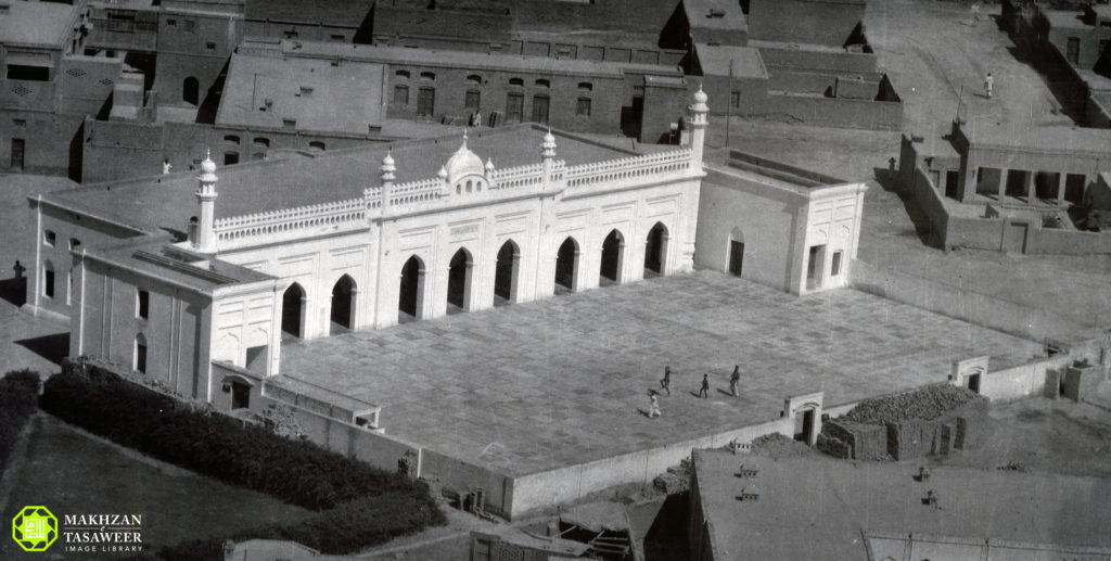 old photo of musjid mubarak rabwah