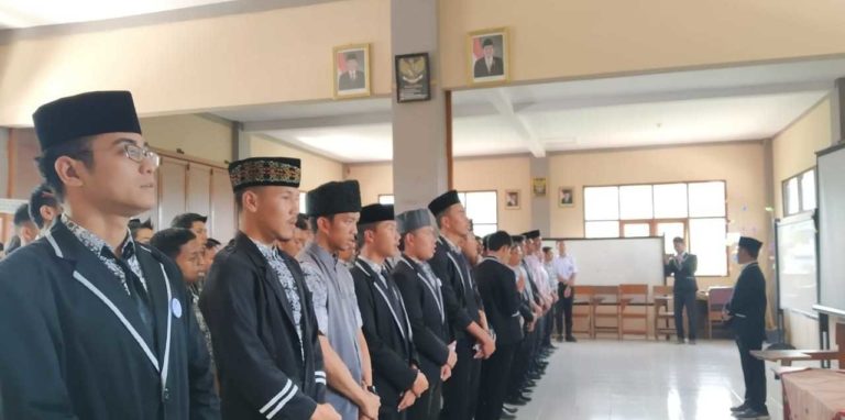 Introduction to Jamia Ahmadiyya at Al-Wahid High School, Indonesia