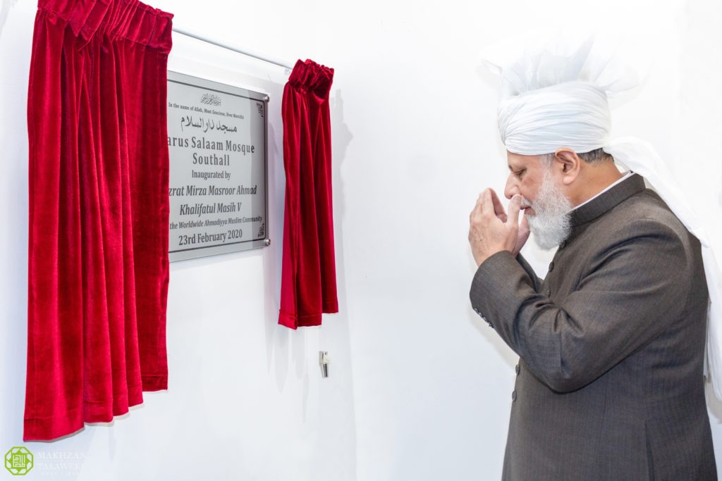 Hazrat Khalifatul Masih opens Darus Salaam Mosque in West London 2 IMG 4789