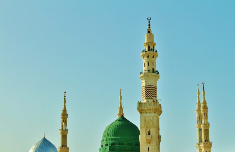 The superiority of making peace and establishing justice among people
