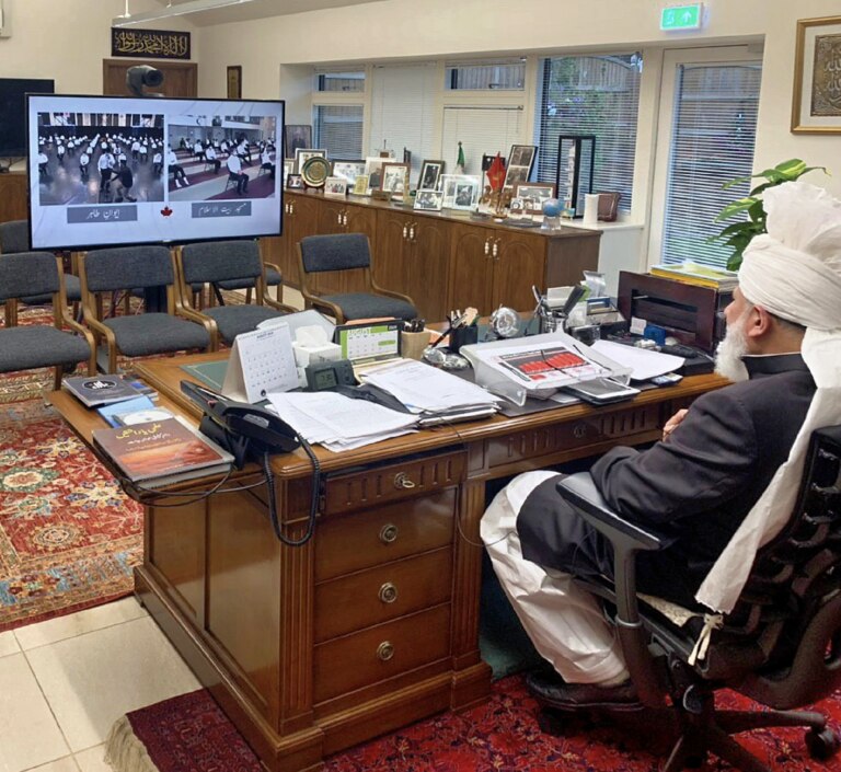 Canadian Atfal meet Hazrat Khalifatul Masih in virtual mulaqat