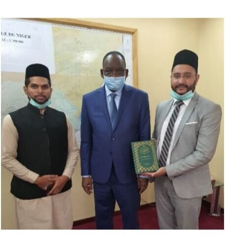 Delegation of Jamaat-e-Ahmadiyya Niger visits interior minister