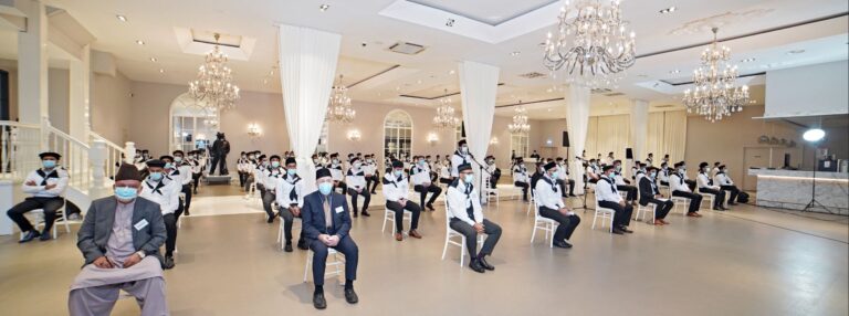 120 youth from the Netherlands meet Hazrat Khalifatul Masih V