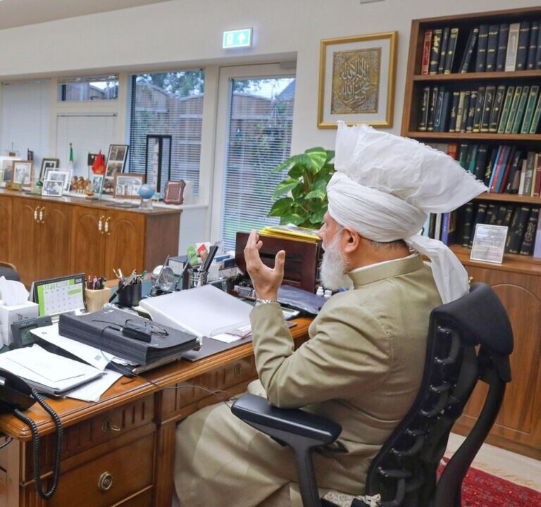 Canadian National Amila’s virtual meeting with Huzoor