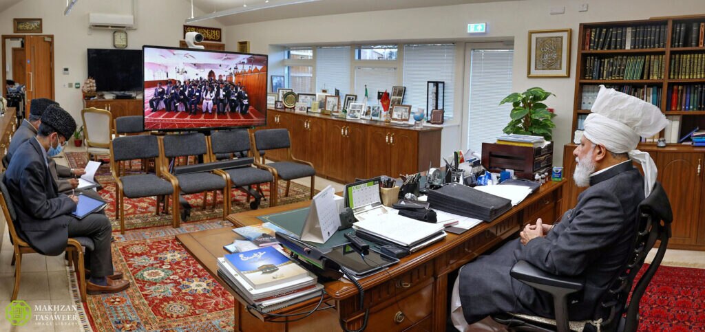 Mauritius amila and auxiliary organisations receive guidance from Huzoor 1 3CF17C5F