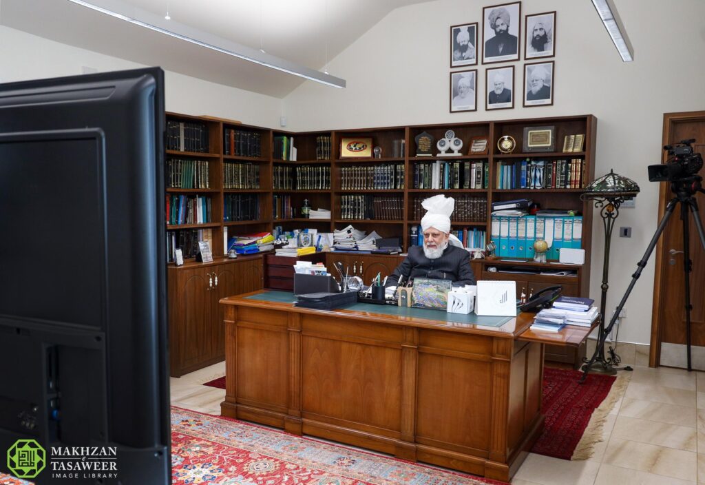 “Look after your children more than any other thing”: Mauritius Lajna amila virtual mulaqat with Huzoor 1 20201212 131936 F6C00720