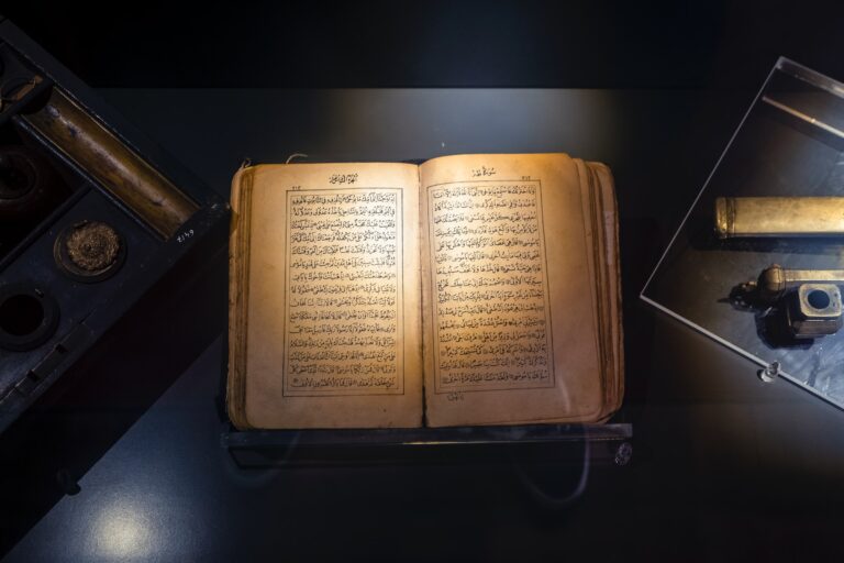 The exemplary young Companions: Keenness for seeking knowledge