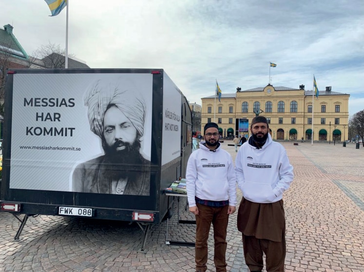 Ahmadiyyat in Sweden: Missionaries tour central Sweden for #MessiahHasCome and #AskAMuslim campaign 1 1 44