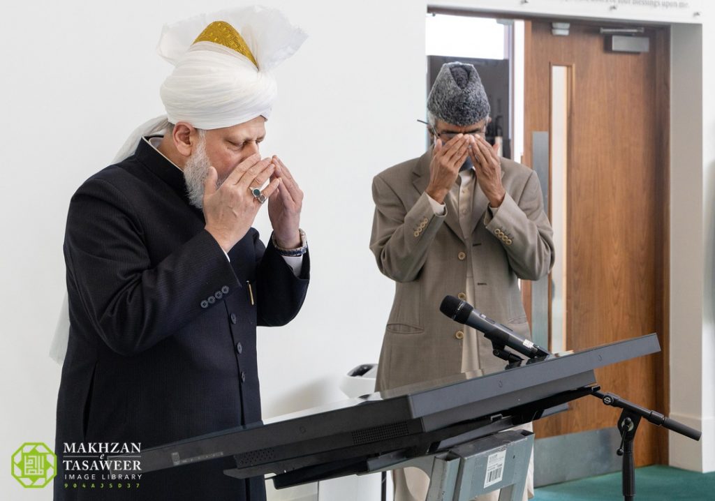 Hazrat Khalifatul Masih launches Jamaat Chinese website 3 20210402 141940 EF990D84