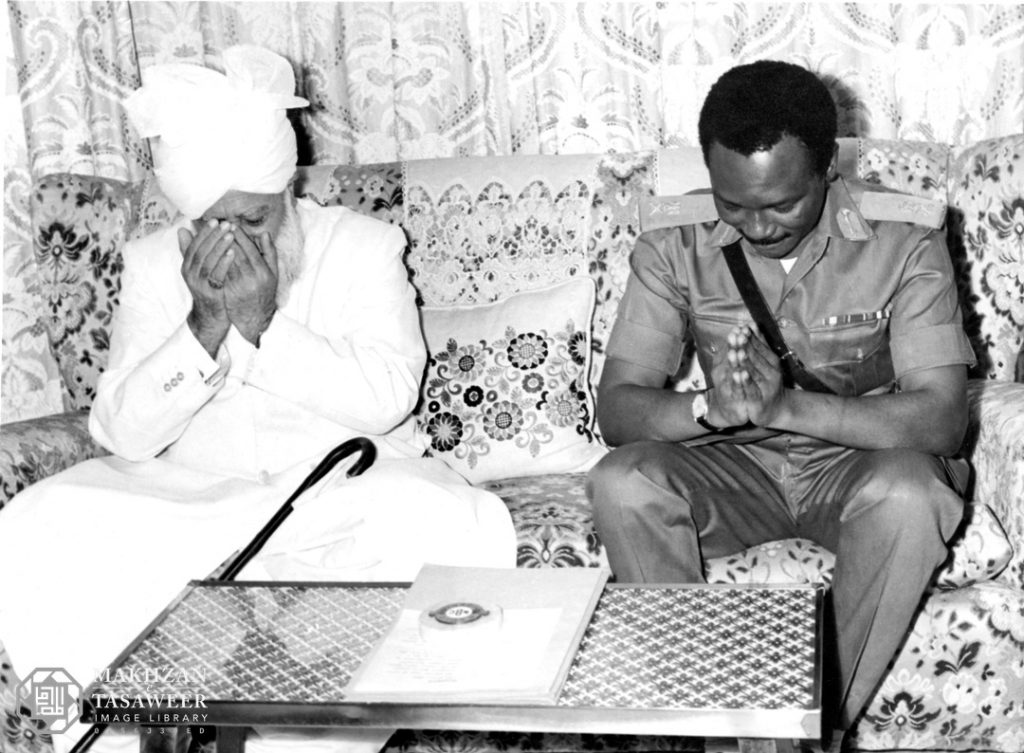 Hazrat Khalifatul Masih III rh leading silent prayer with Nigerian Head of State Major General Yakubu Gowon Dodan Barracks Nigeria 13 04 1970