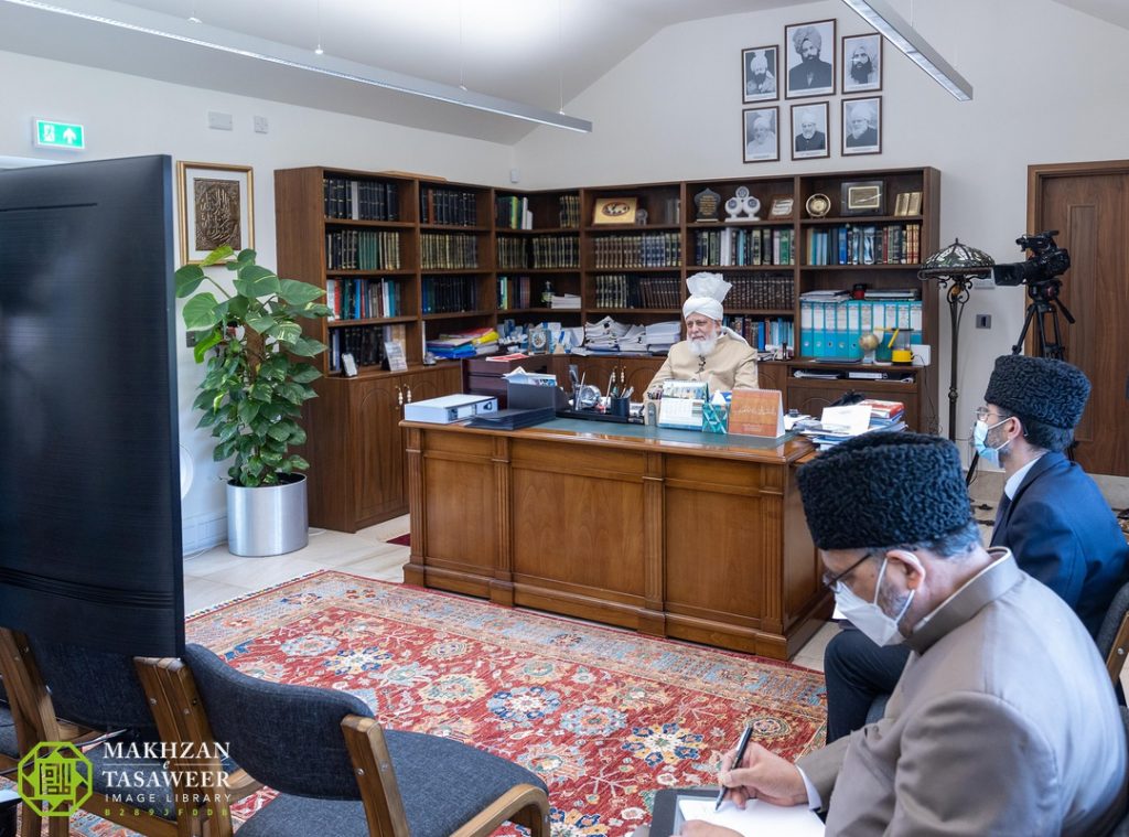 Amila members of Majlis Ansarullah UK report to Hazrat Khalifatul Masih 1 20210613 121736 20B82476 3
