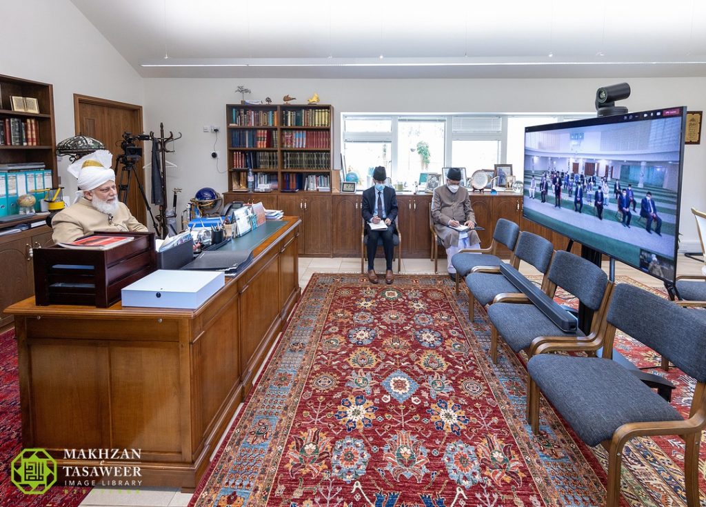 Amila members of Majlis Ansarullah UK report to Hazrat Khalifatul Masih 3 20210613 121827 DEF97524 1