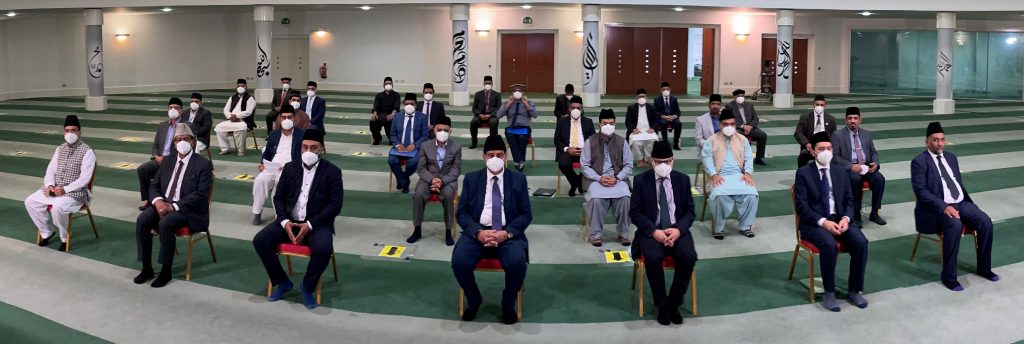 Amila members of Majlis Ansarullah UK report to Hazrat Khalifatul Masih 2 IMG 2063aa
