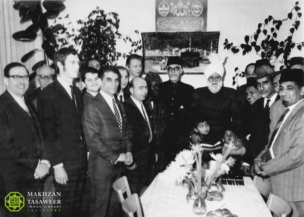 Hazrat Khalifatul Masih III rh in Zurich