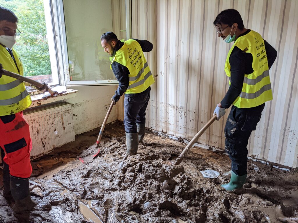 Germany in the catastrophe of a century: Ahmadi youth step forward to help 5 PXL 20210719 104329818.MP