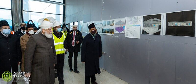 Huzoor inspects progress of the Baitul Futuh complex 2 20211123 9