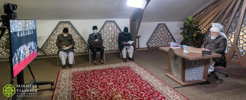 For effective tarbiyat, you will have to acquaint yourselves with the new environment: Arab Ahmadis in Canada meet Hazrat Khalifatul Masih 2 3879A6CE