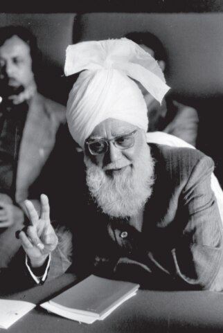 A chronology of Waqf-e-Jadid’s early years (1965-1982) 6 Hazrat Khalifatul Masih III 2