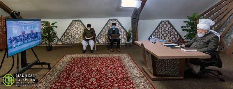 Serve and befriend Jamaat members: Local presidents of Jamaat UK meet Hazrat Khalifatul Masih V 1 20220213 133049 AA1D4EBC