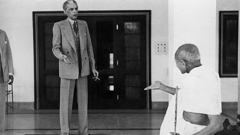 800px Mahatma Gandhi and Jinnah having a difference of opinion