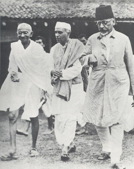 rsz 1jawaharlal nehru with mahatma gandhi and abul kalam azad wardha august 1935