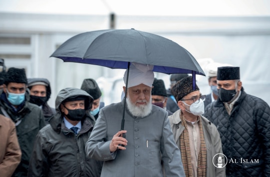 Huzoor and Jalsa Salana: A personal account 1 Huzoor
