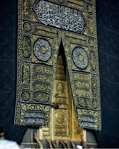 100 Years Ago... - Difference between the Ahmadiyya Community and the Other Muslims – Part II 1 Mecca