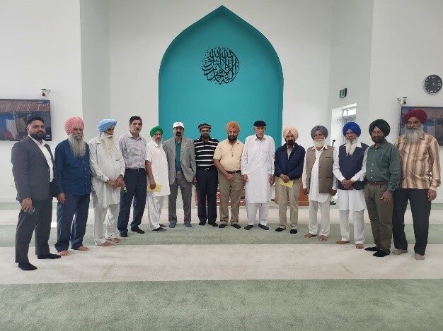 Canadian Ahmadi Muslims invite neighbours to Mubarak Mosque, Brampton East to enlighten them about Islam 1 canada
