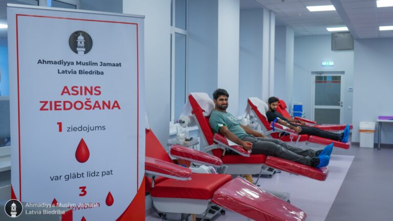 Ahmadi youth donate blood in Riga, Latvia