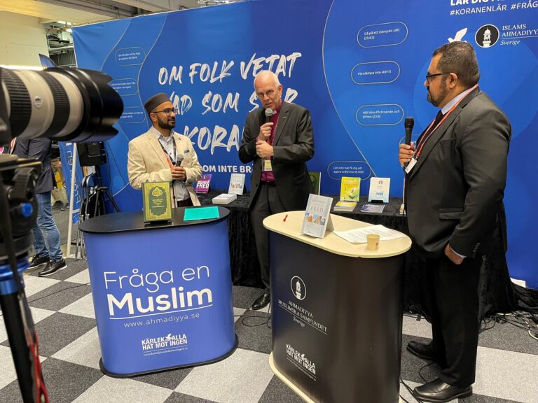 Jamaat-e-Ahmadiyya Sweden takes part in national book fair