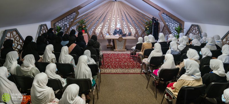 Courageously teach and defend your faith: Nasirat and Lajna amila from Belgium have honour of a mulaqat with Huzoor 1 Courageously teach and defend your faith: Nasirat and Lajna amila from Belgium have honour of a mulaqat with Huzoor