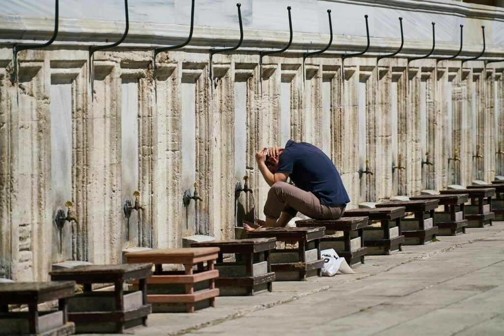 Answers to Everyday Issues – Part 84: Instalment pricing and interest, condolences for an ex-spouse, masah in wudu, applying kohl while fasting and universal mercy of the Holy Prophet 3 2 3