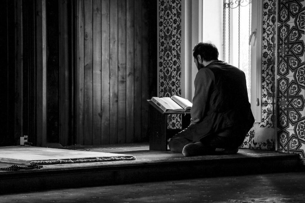 Answers to Everyday Issues – Part 82: Basmalah, animal blood, janazah, reading the Quran from the mushaf during salat, missed fasts, fidyah, industrial action and strikes 4 Answers to Everyday Issues – Part 82