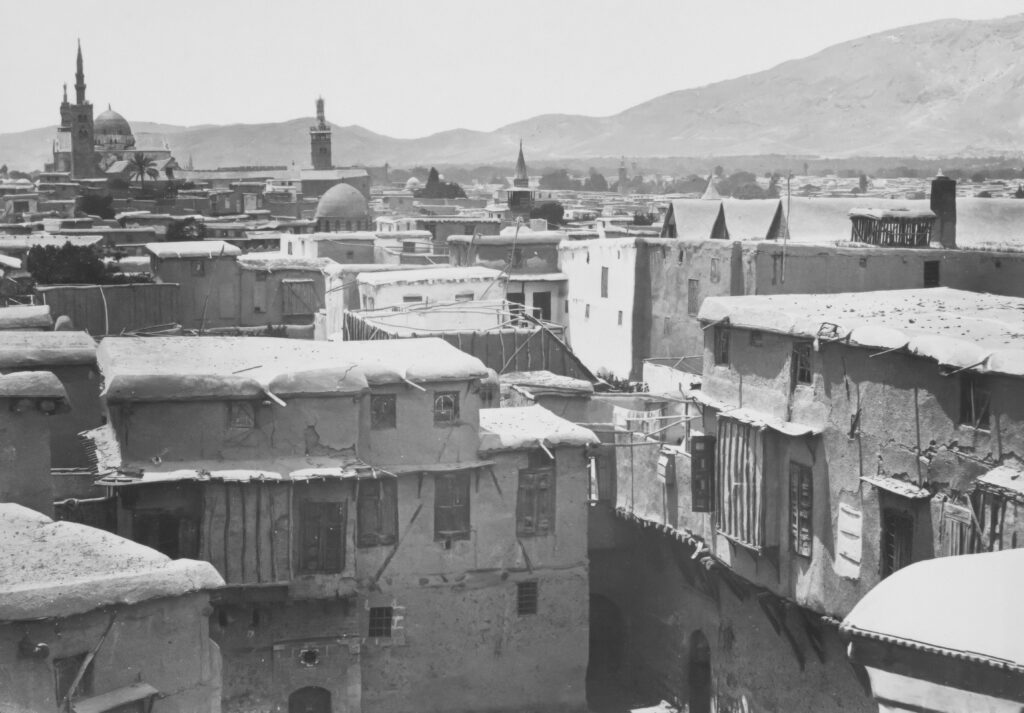 A dialogue between a Damascene scholar and a Companion of the Promised Messiah (1925)