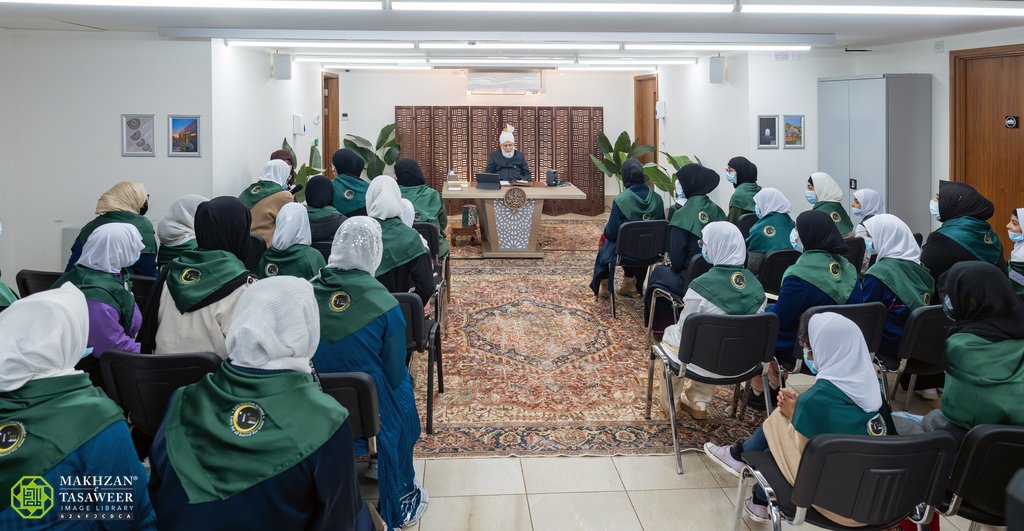 Truthfulness, trusting in Allah’s plan and navigating the modern world: Nasirat and waqifaat-e-nau from Ireland receive guidance from Huzoor 1 Truthfulness, trusting in Allah’s plan and navigating the modern world: Nasirat and waqifaat-e-nau from Ireland receive guidance from Huzoor